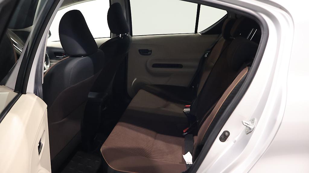 2013 Toyota Aqua G Model with Alloys image 341390