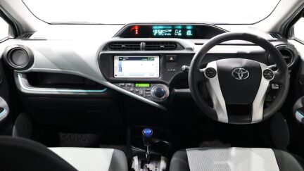 2013 Toyota Aqua S Model + Reverse Camera image 344309