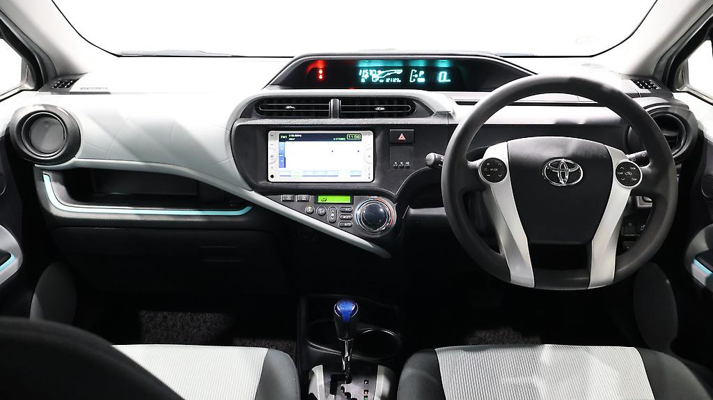 2013 Toyota Aqua S Model + Reverse Camera image 344309