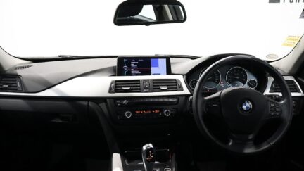 2012 BMW 320i Cruise Control + Reverse Camera image 345592