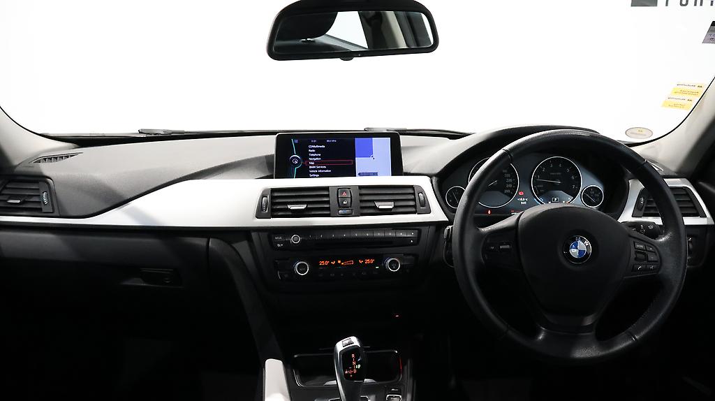 2012 BMW 320i Cruise Control + Reverse Camera image 345592