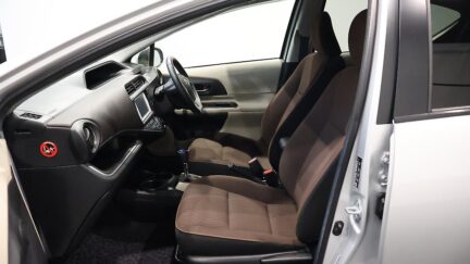 2013 Toyota Aqua G Model + Reverse Camera image 345061