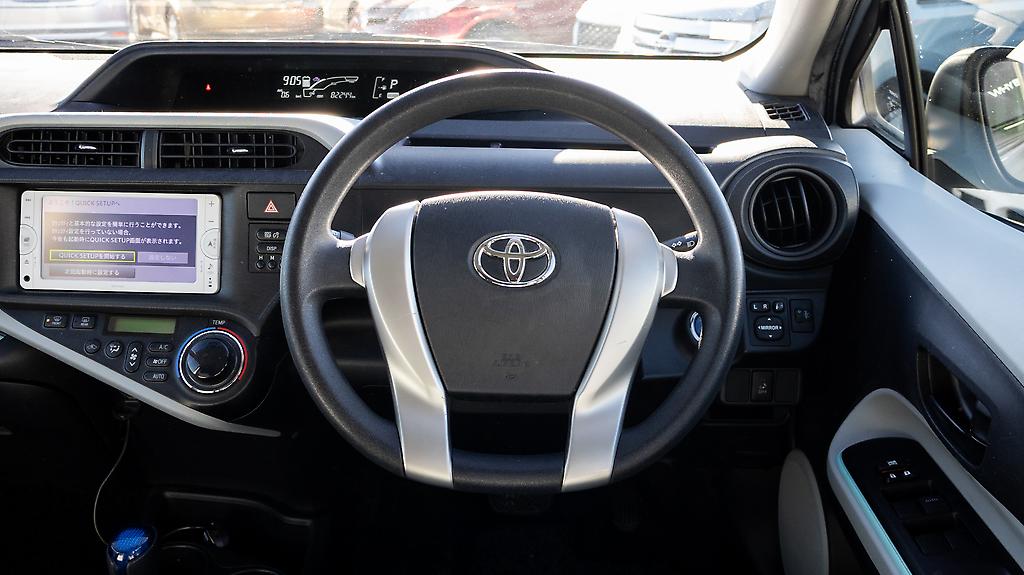 2012 Toyota Aqua F model hybrid Push start image 345719