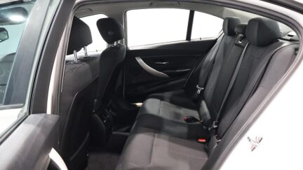 2012 BMW 320i Cruise Control + Reverse Camera image 345589