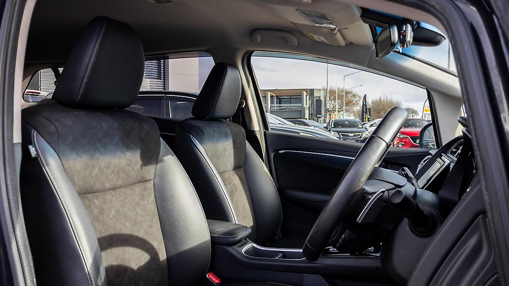 2019 Honda Shuttle Hybrid Z Half leather trim image 342280