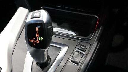 2012 BMW 320i Cruise Control + Reverse Camera image 345596
