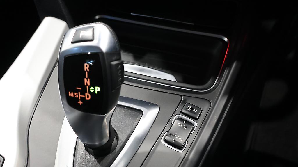 2012 BMW 320i Cruise Control + Reverse Camera image 345596