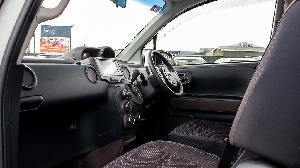 2013 Toyota Spade F Spec, Push start image 345027