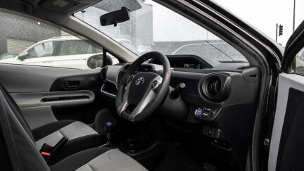 2013 Toyota Aqua F Model Push start image 341553