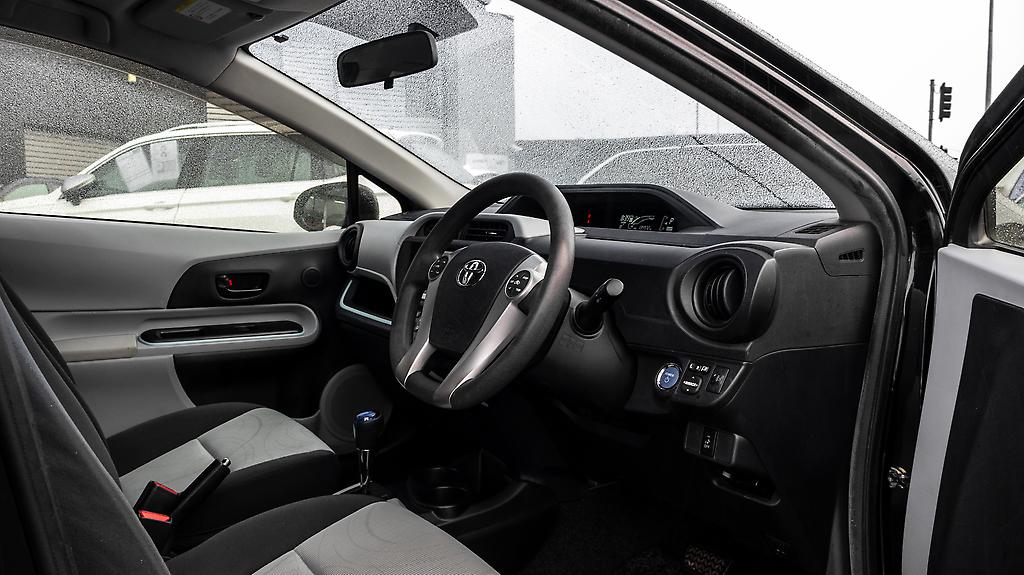2013 Toyota Aqua F Model Push start image 341553