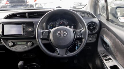 2017 Toyota Vitz Hybrid Traction control image 356866