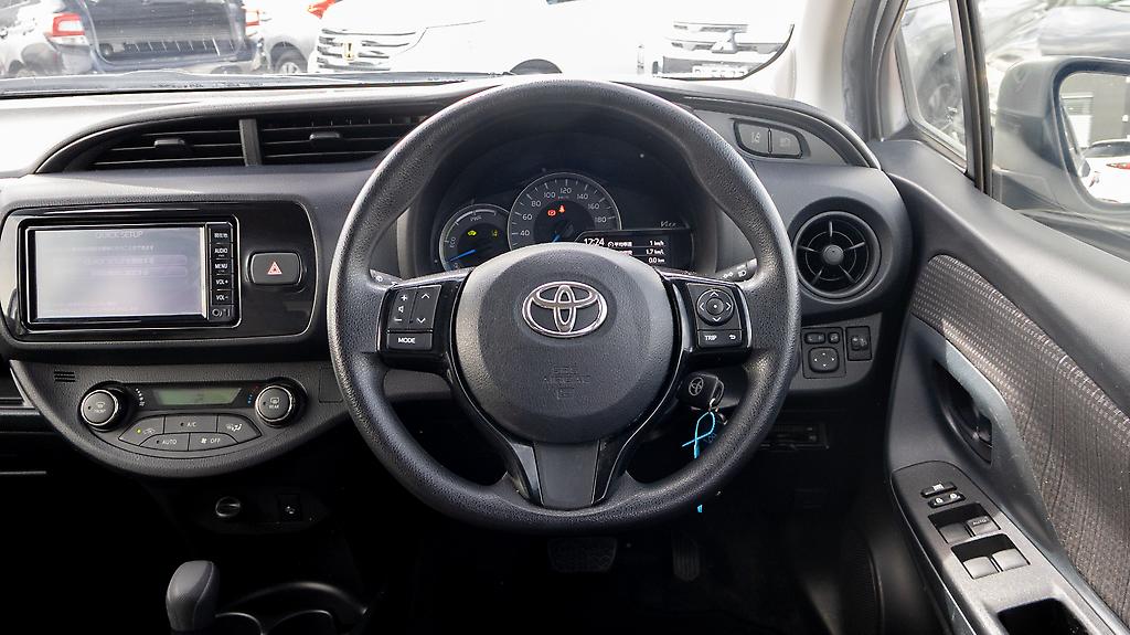 2017 Toyota Vitz Hybrid Traction control image 356866