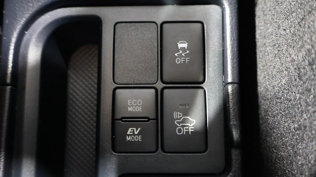 2017 Toyota Vitz Hybrid F Model image 344531