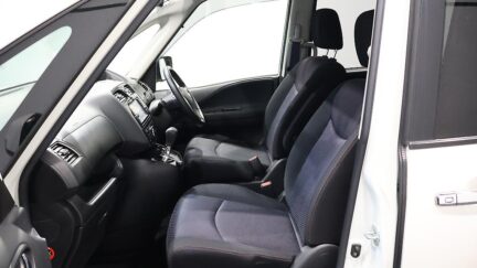 2013 Nissan Serena Highway Star S-Hybrid L Selection image 342127
