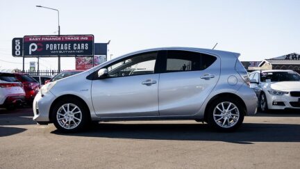 2012 Toyota Aqua F model hybrid Push start image 345709