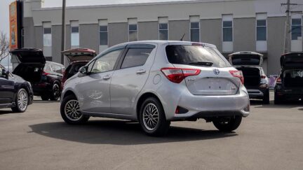 2017 Toyota Vitz Hybrid Traction control image 356858