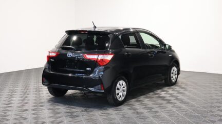 2017 Toyota Vitz Hybrid F Model image 344518