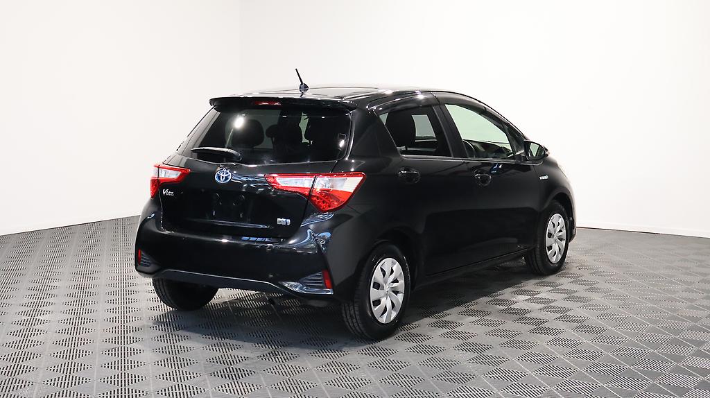 2017 Toyota Vitz Hybrid F Model image 344518