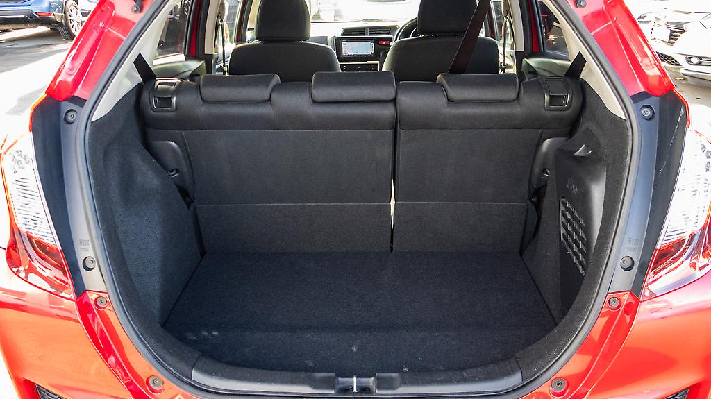 2015 Honda Fit Hybrid F Spec Hybrid image 341056