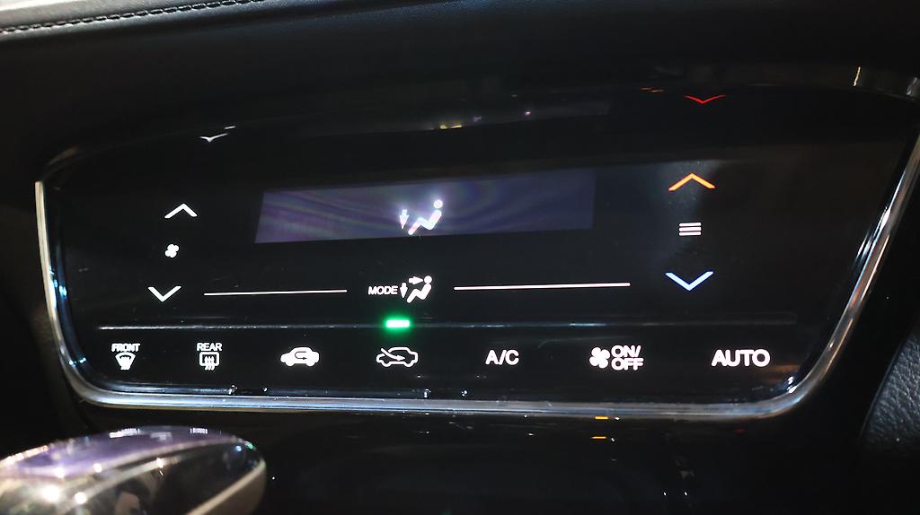 2014 Honda Vezel X Hybrid with Cruise Control, Smart Key and Reverse Camera image 345180