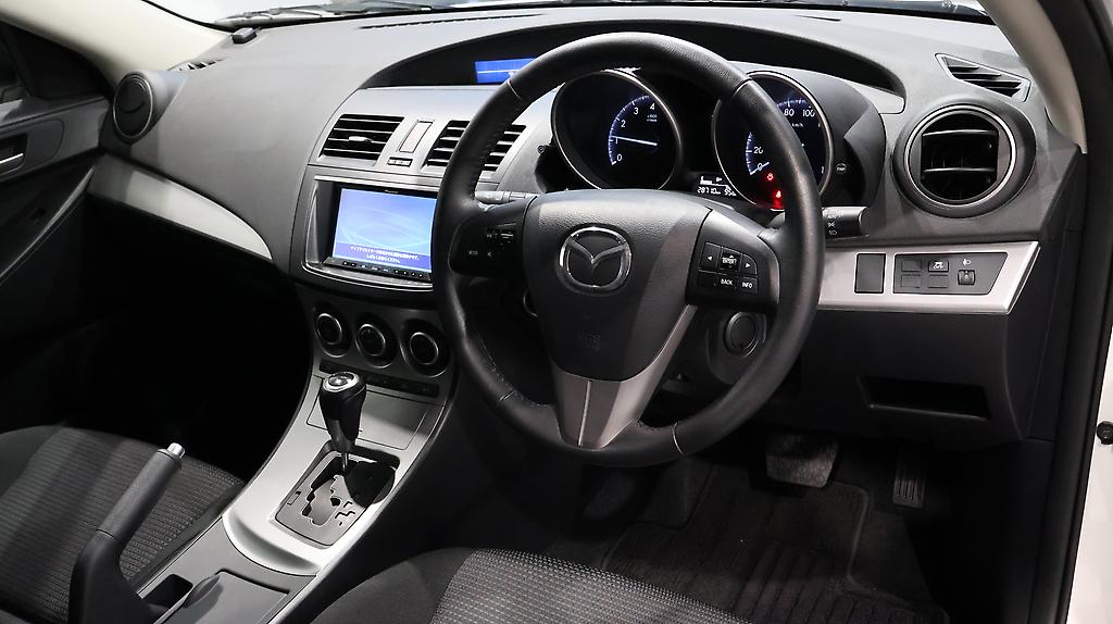 2012 Mazda Axela Sports 15S Super Low KMs image 340692