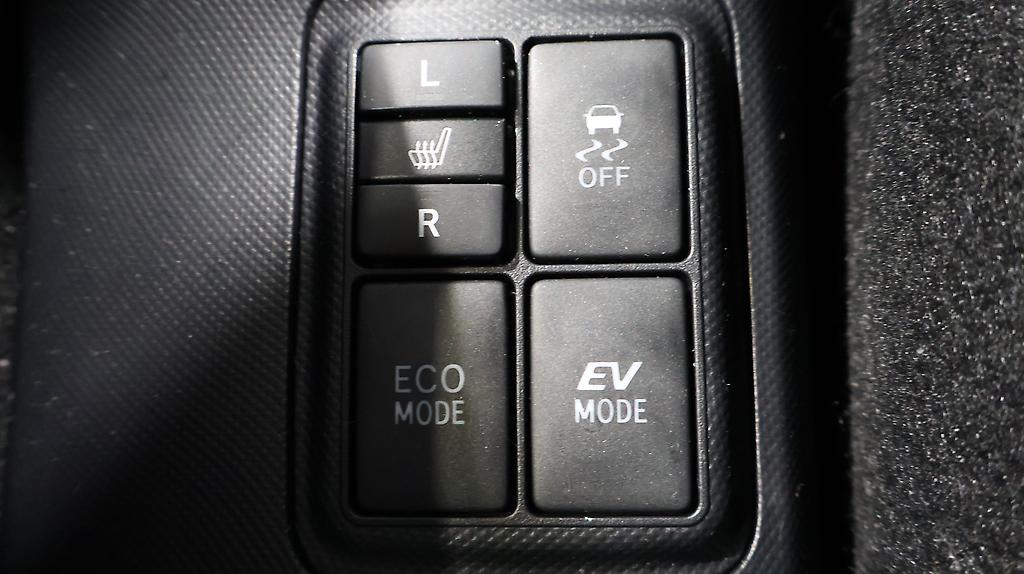 2015 Toyota Aqua S Model + Push Button Start image 342686