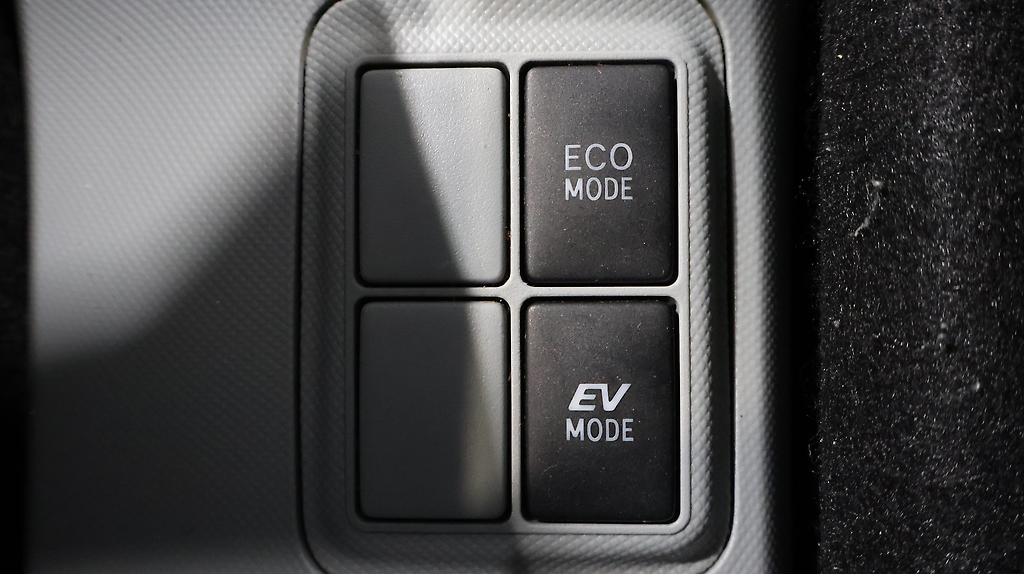 2013 Toyota Aqua S Model, Push Start, Bluetooth image 343460