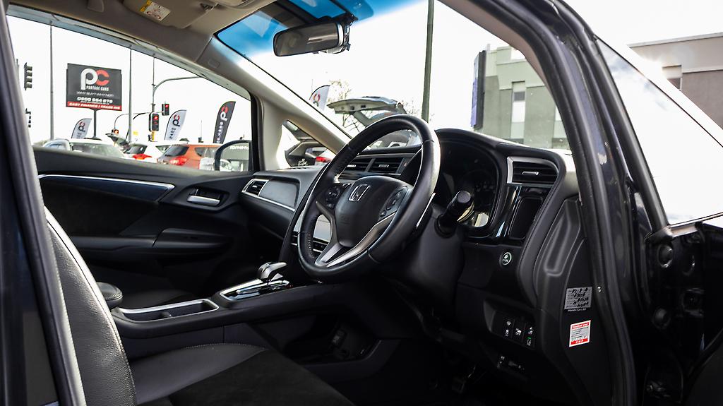2019 Honda Shuttle Hybrid Z Half leather trim image 342281