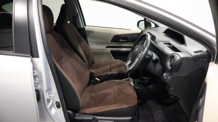 2013 Toyota Aqua G Model + Reverse Camera image 345064