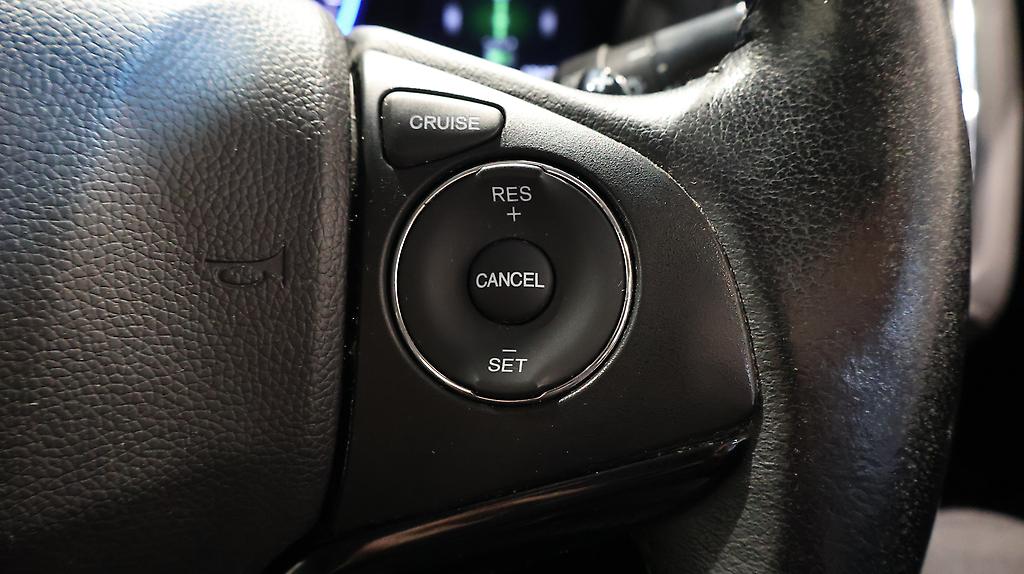 2014 Honda Vezel X Hybrid with Cruise Control, Smart Key and Reverse Camera image 345184