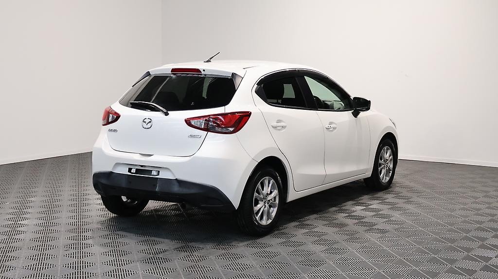 2015 Mazda Demio Push Start + Reverse Camera image 343489