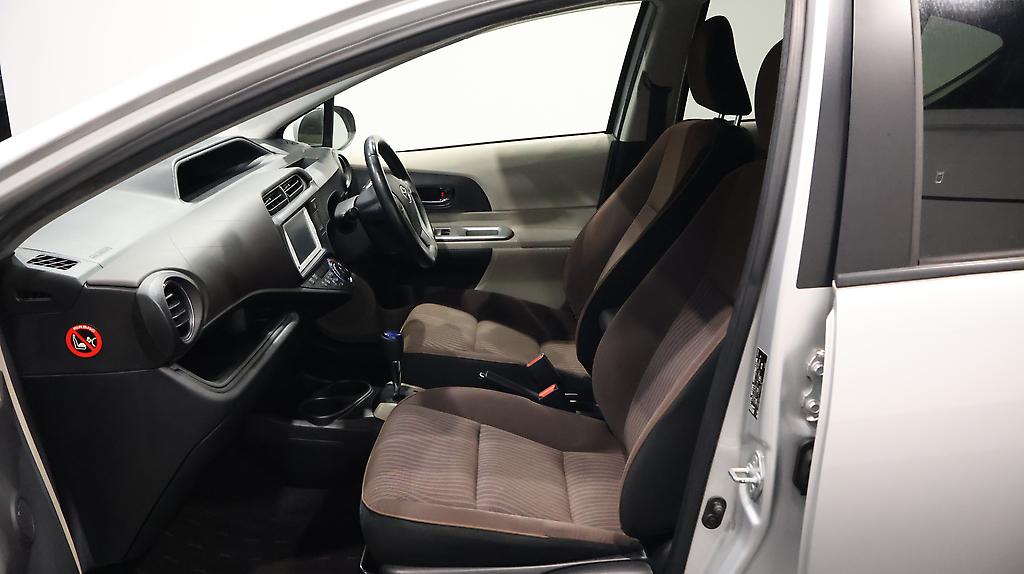 2013 Toyota Aqua G Model with Alloys image 341389