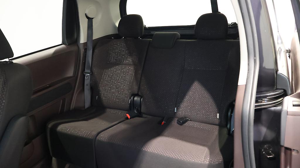2013 Toyota Spade F Model image 343215