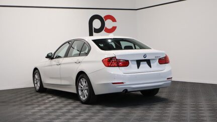 2012 BMW 320i Cruise Control + Reverse Camera image 345584