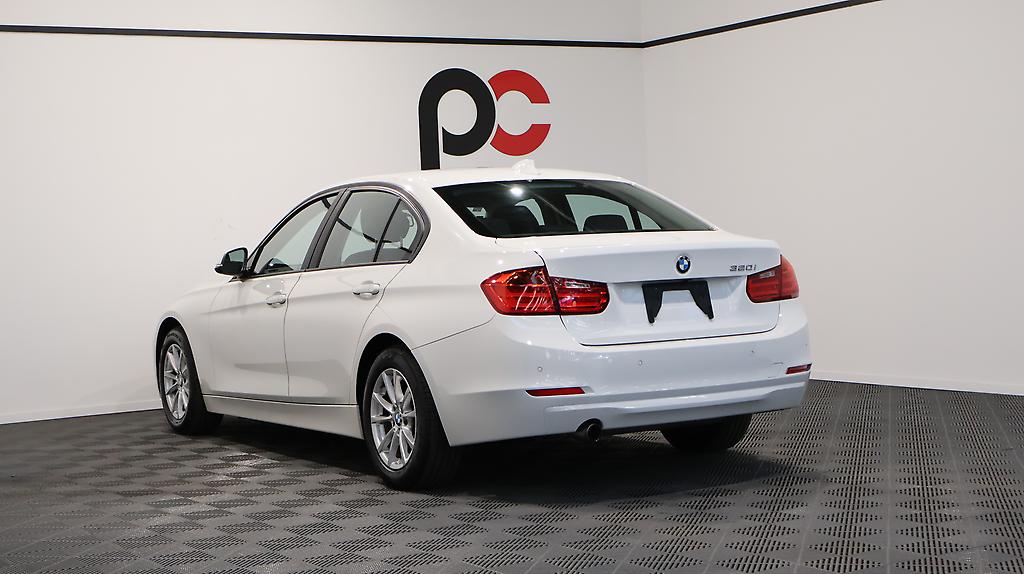 2012 BMW 320i Cruise Control + Reverse Camera image 345584