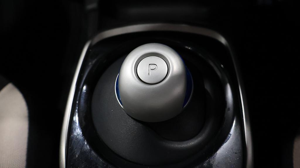 2017 Nissan Note E Power-X Great Look in Black!! image 344446