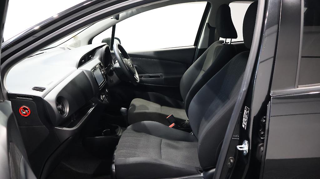 2017 Toyota Vitz Hybrid F Model image 344521