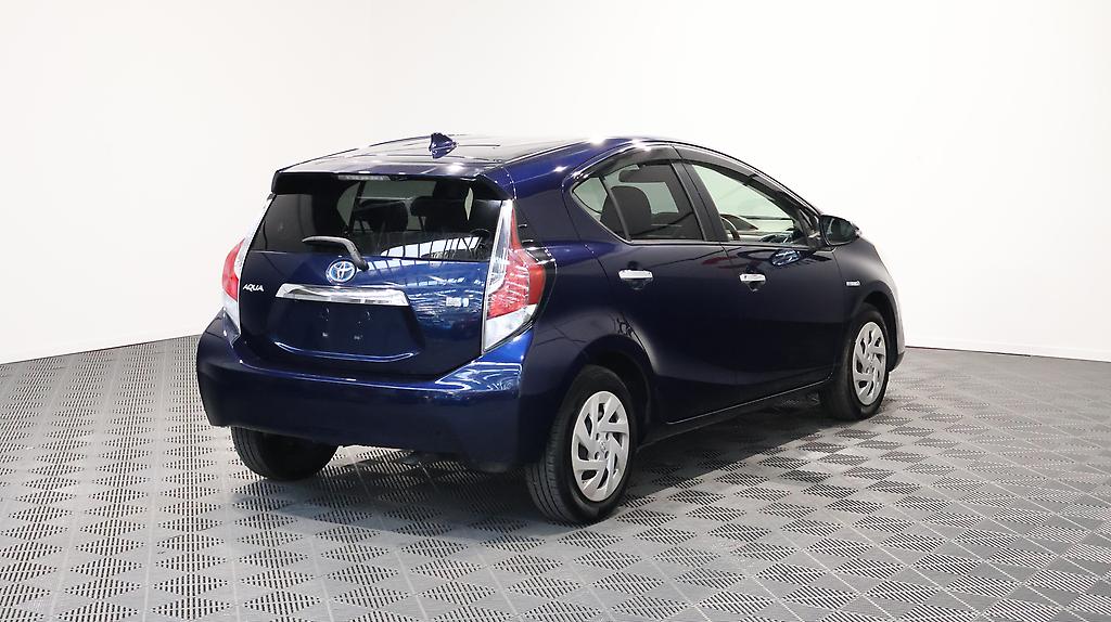 2016 Toyota Aqua Push Button + Reverse Camera image 343186