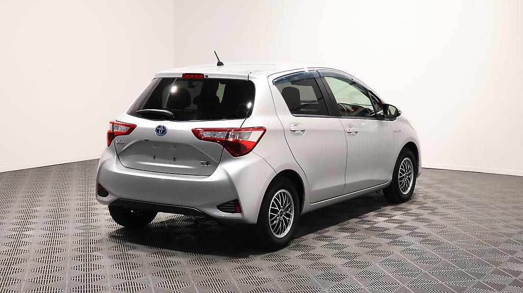 2017 Toyota Vitz Hybrid + Reverse Camera image 345541