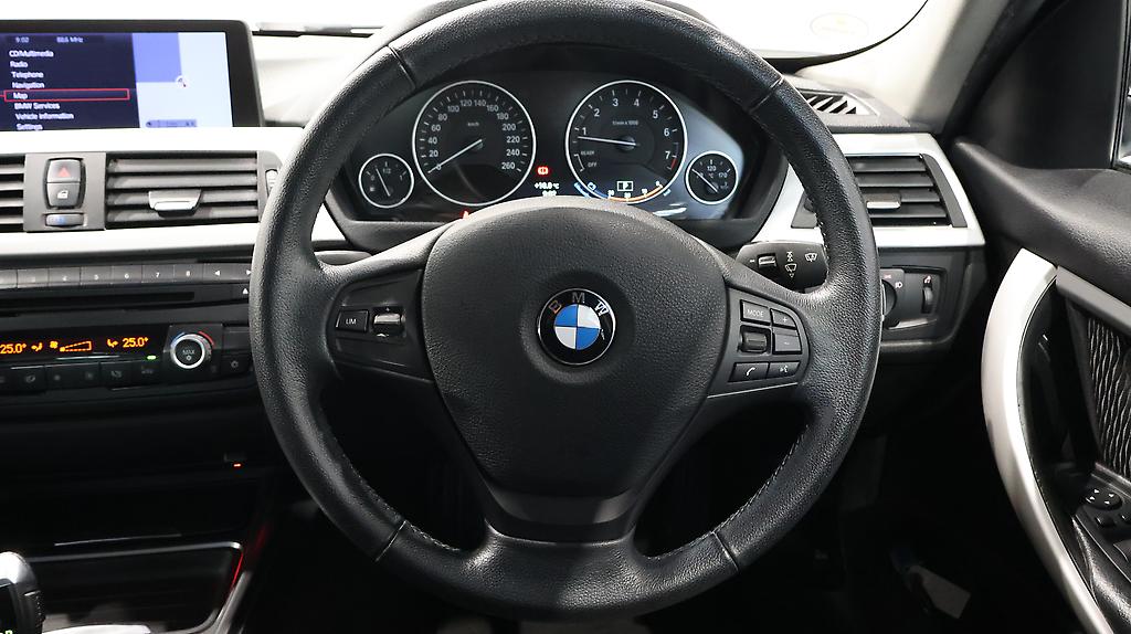 2012 BMW 320i Cruise Control + Reverse Camera image 345593