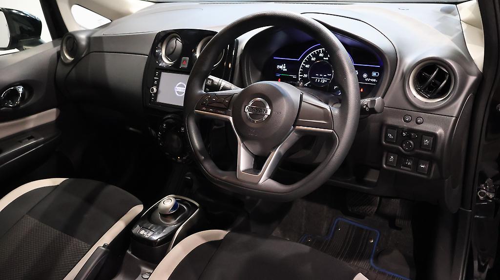 2017 Nissan Note E Power-X Great Look in Black!! image 344442
