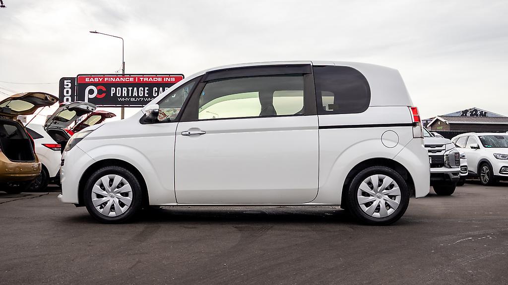 2013 Toyota Spade F Spec, Push start image 345015