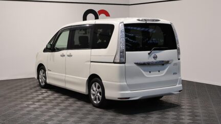 2013 Nissan Serena Highway Star S Hybrid image 341104