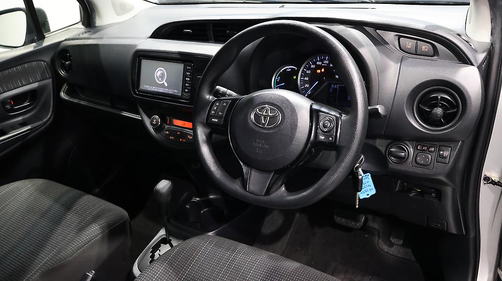 2017 Toyota Vitz Hybrid + Reverse Camera image 345549