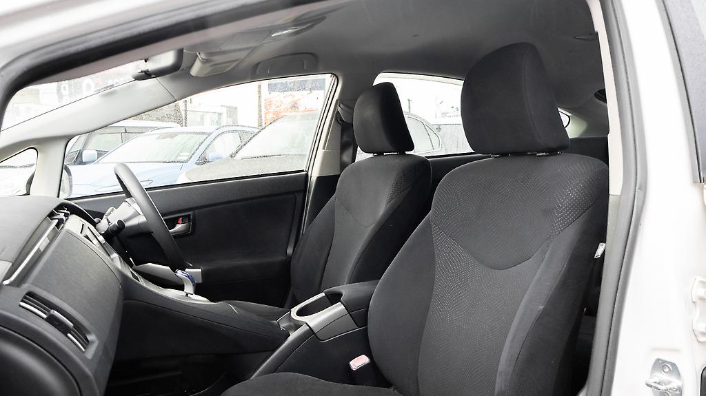 2013 Toyota Prius S Model / Push Start / Hybrid image 342307