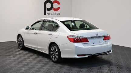 2013 Honda Accord Hybrid EX – Cruise Control and Reverse Camera image 345276