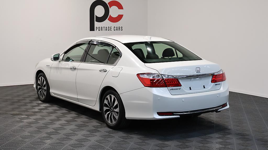 2013 Honda Accord Hybrid EX – Cruise Control and Reverse Camera image 345276
