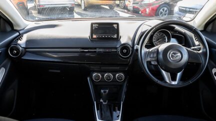 2015 Mazda Demio 13S 6AT Push start image 345673
