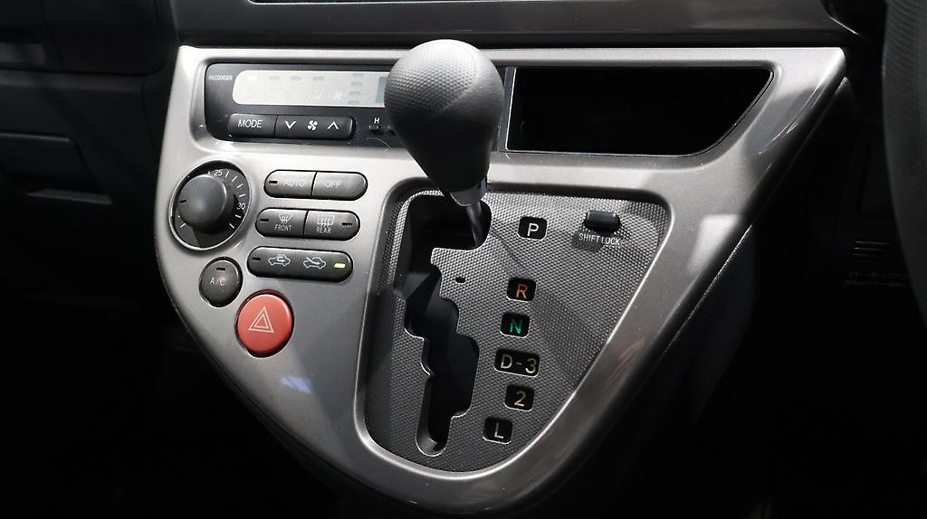 2005 Toyota Wish image 343763