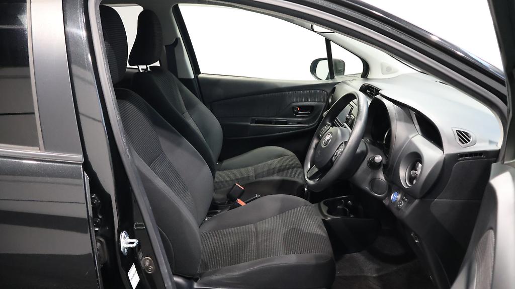 2017 Toyota Vitz Hybrid F Model image 344524